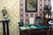 Экспозиция музея собаководства на антикварном салоне
